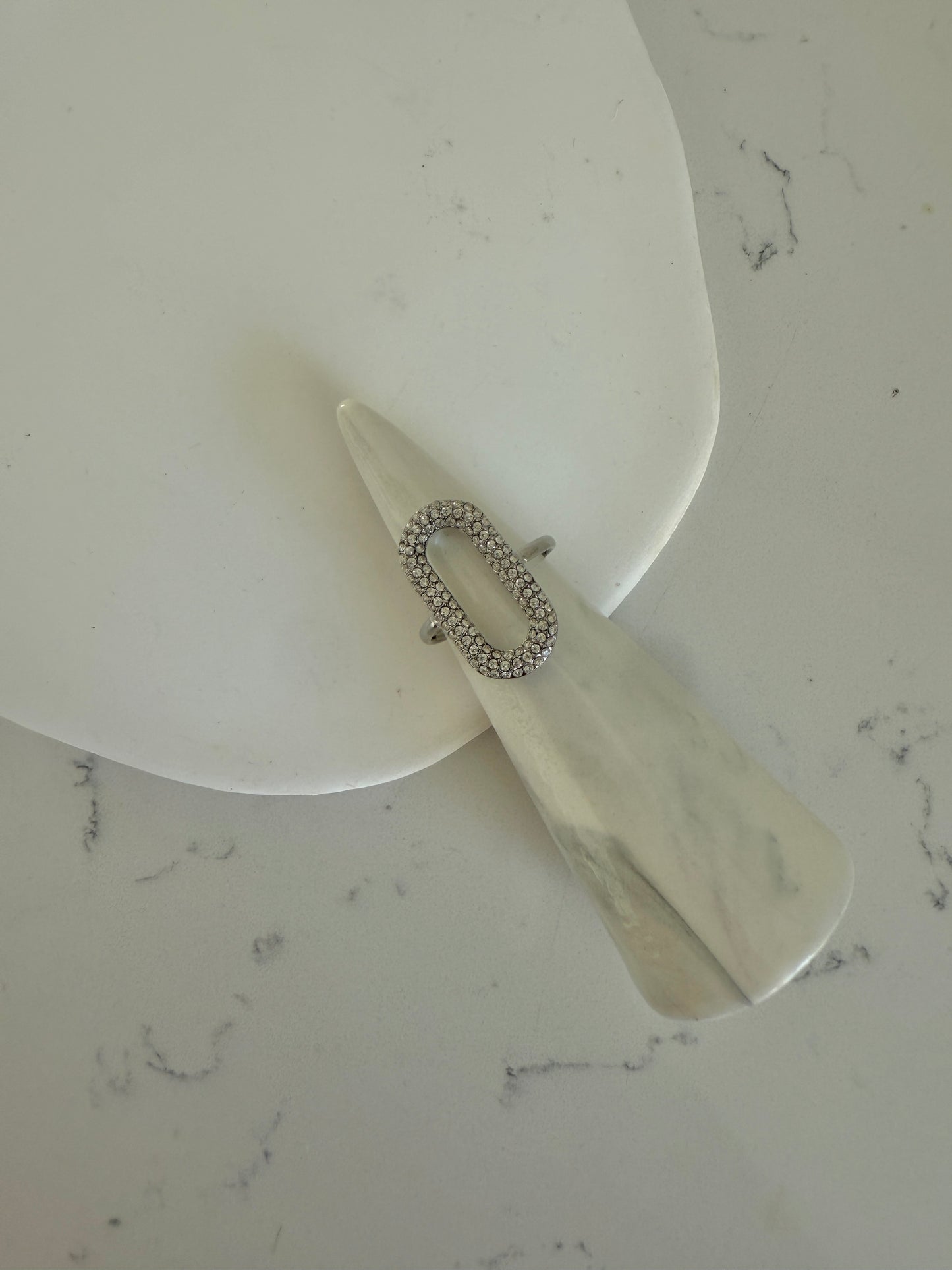 Anillo ovalado en acero inoxidable forrado en cristal con base silver (one size)