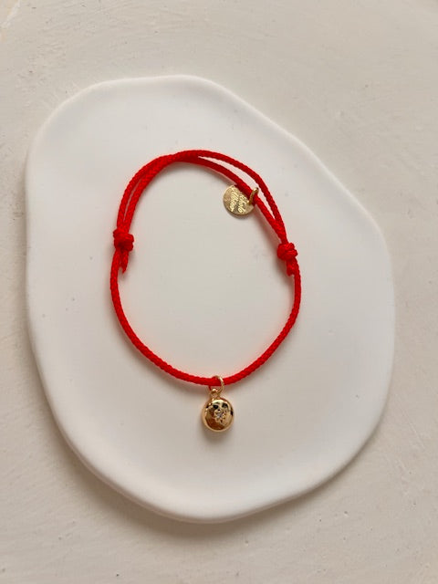 Pulsera de la buena suerte en hilo rojo ajustable.