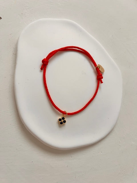 Pulsera de la buena suerte en hilo rojo ajustable.