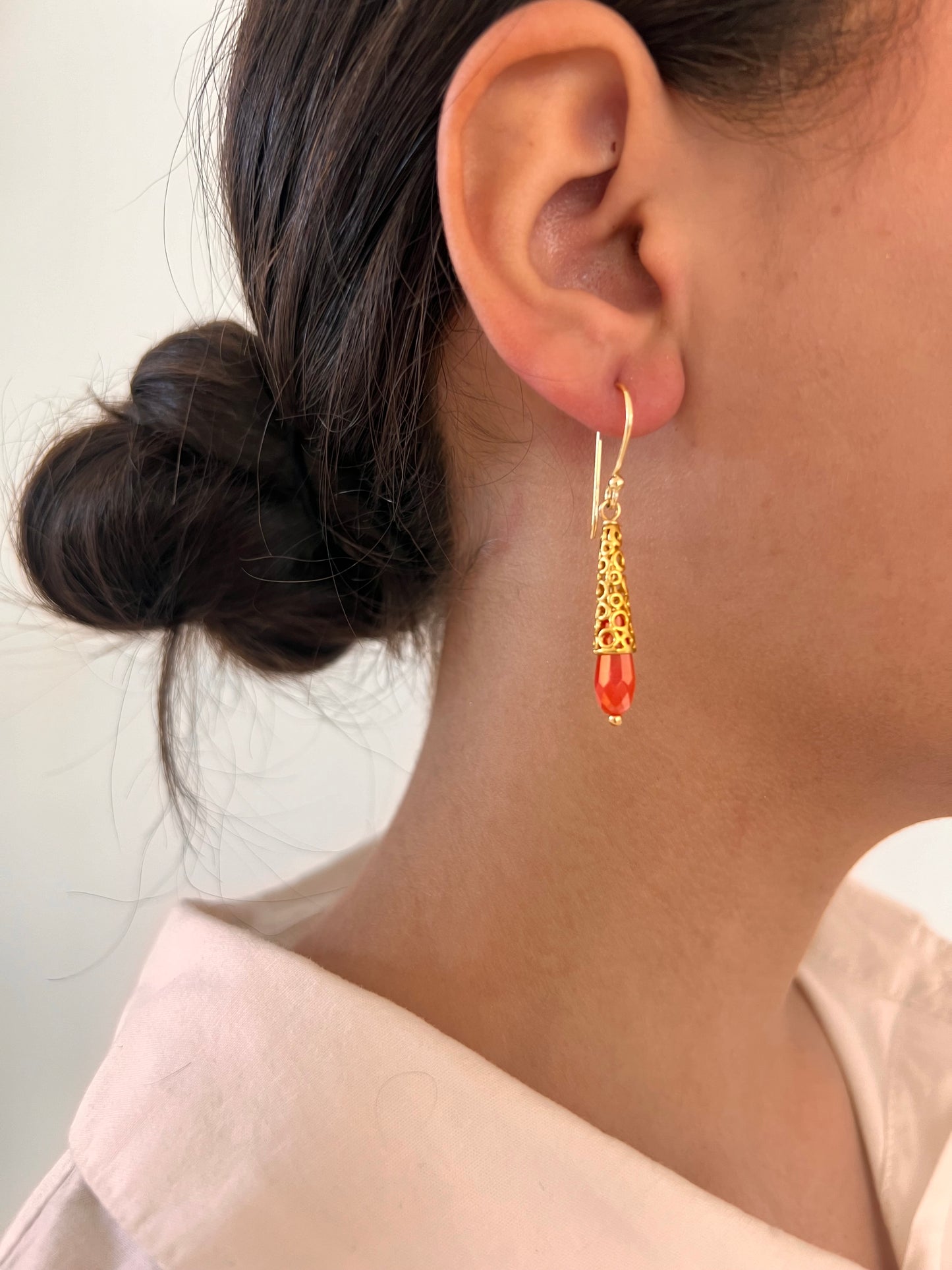 Pendientes en oro laminado y cristal en forma de gota
