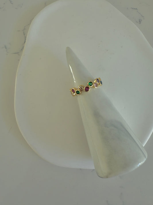 Anillo en acero inoxidable círculos multicolores con base dorada (one size)