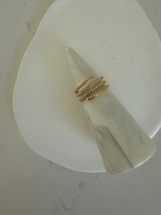 Anillo en acero inoxidable líneas finas con cristales (one size)