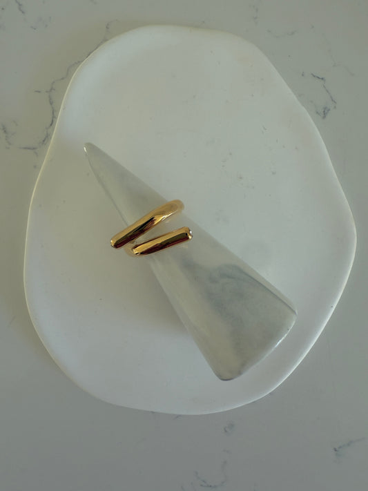 Anillo en acero inoxidable dorado barras con punta en cristal (one size)