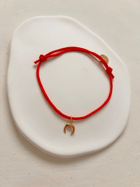 Pulsera de la buena suerte en hilo rojo ajustable.