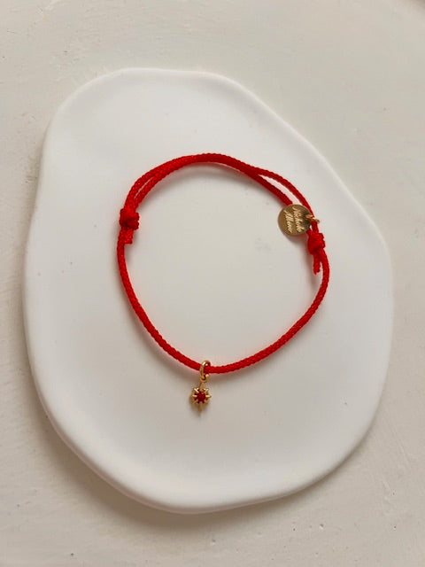 Pulsera de la buena suerte en hilo rojo ajustable.