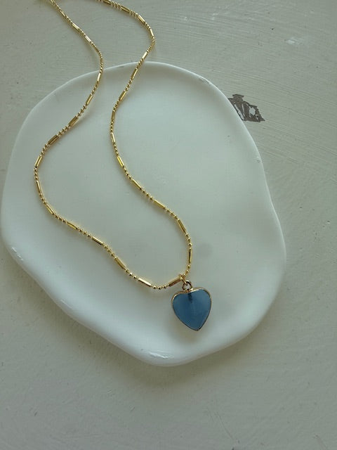 Collar corto de corazón piedra Jade azul & oro laminado