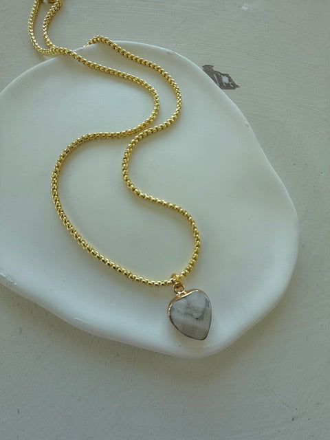 Collar corto de corazón Piedra Jasper & oro laminado