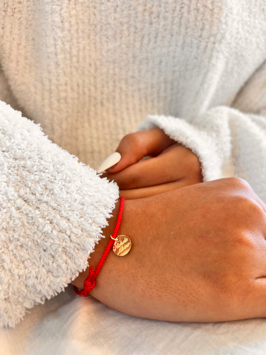 Pulsera cordón rojo & charm distitivo de nuestra línea "Nichole Albino".